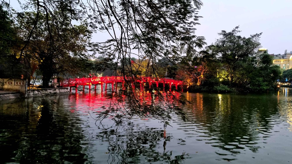 Дъхът на Виетнам: Стъпки през легенди и природа